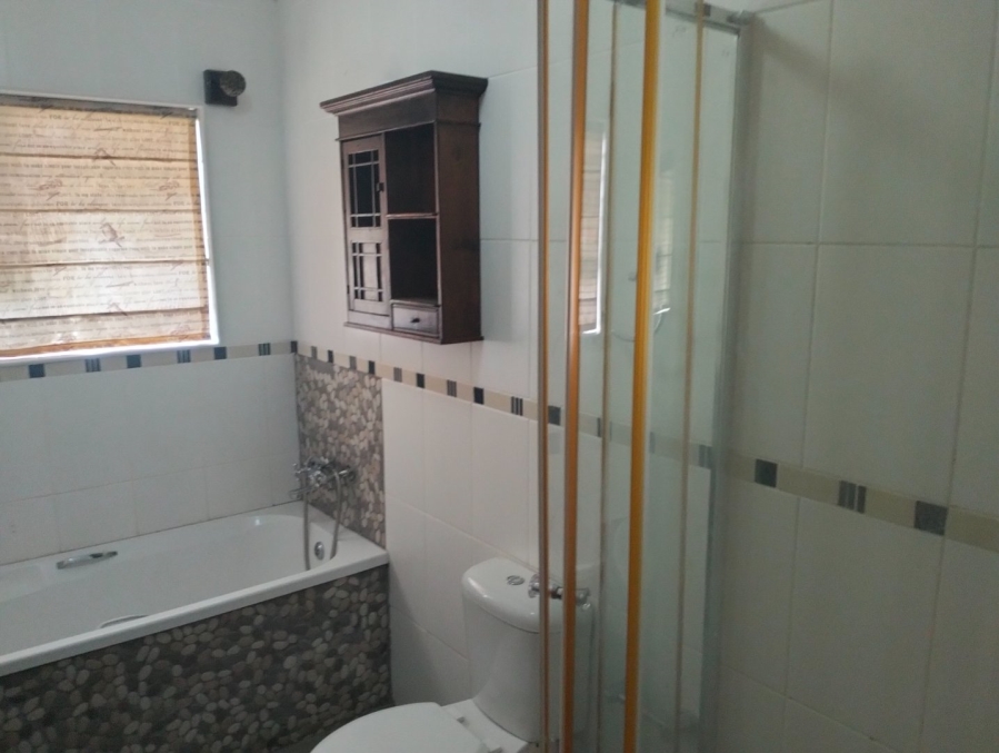 To Let 5 Bedroom Property for Rent in Island View Western Cape